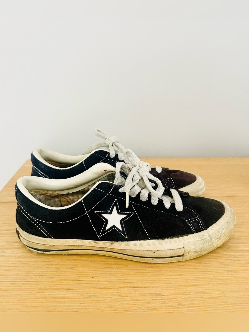 Vintage 1995-96 CONVERSE navy/white suede One Star Sneakers
